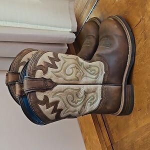 Ariat Unbridled Roper Women Sz 8 B